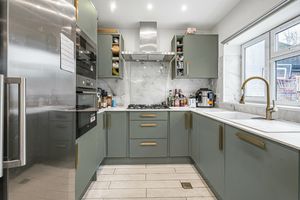 Kitchen- click for photo gallery